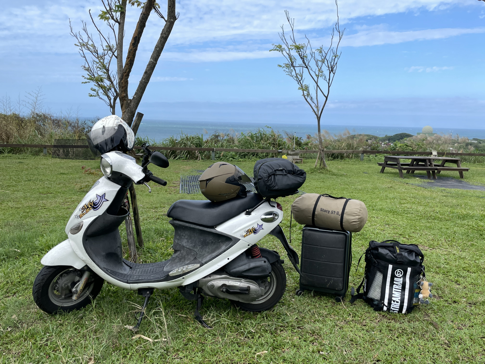 moto_camping_with_luggage_06